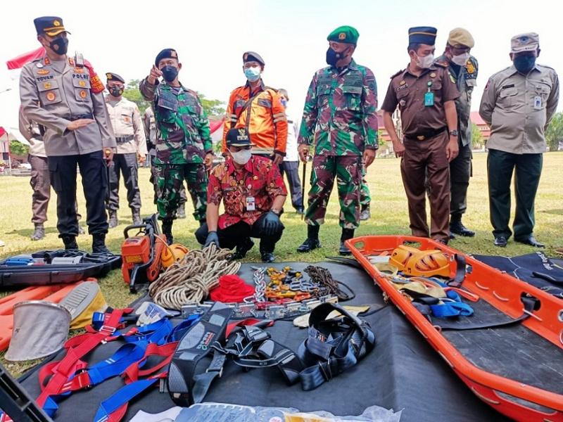 Kalakhar BPBD Kabupaten Semarang,  Heru Subroto selain pemasangan alat juga memberikan sosialisasi dan mitigasi bencana alam kepada masyarakat. (Ist.)