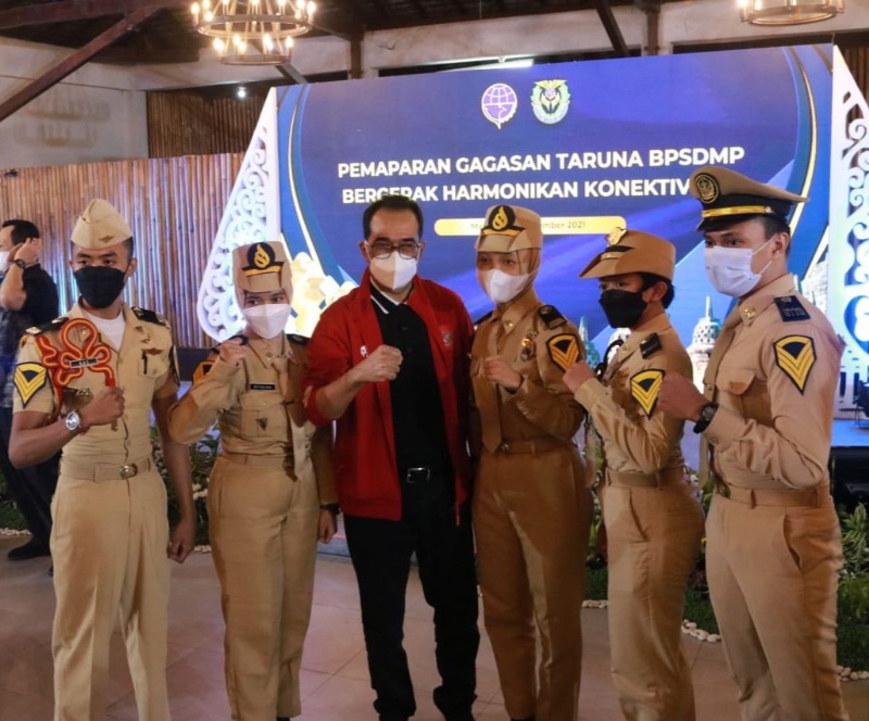 Menhub bersama taruna BPSDMP
