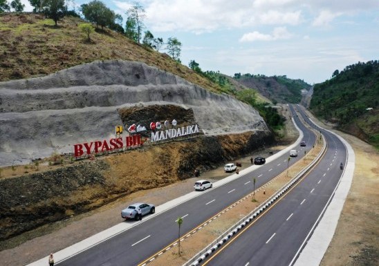 Inilah penampakan jalan Bypass Bandara International Lombok - Mandalika  yang siap diresmikan menjelang World Motor Super Bike 2021 dan MotoGP 2022. (ist.)