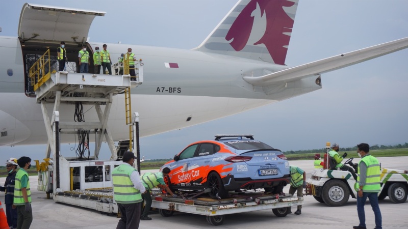 Logistik perhelatan WSBK tiba di Bandara Lombok