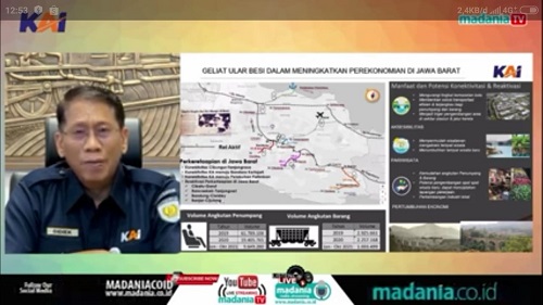Suasana webinar yang diikuti Dirut PT KAI Persero Didiek Hartantyo, Pemdaprov  Jabar dan Madania TV  di Kafe Kamasan Kota Bandung, Kamis (11/11/2021). (Ist.)