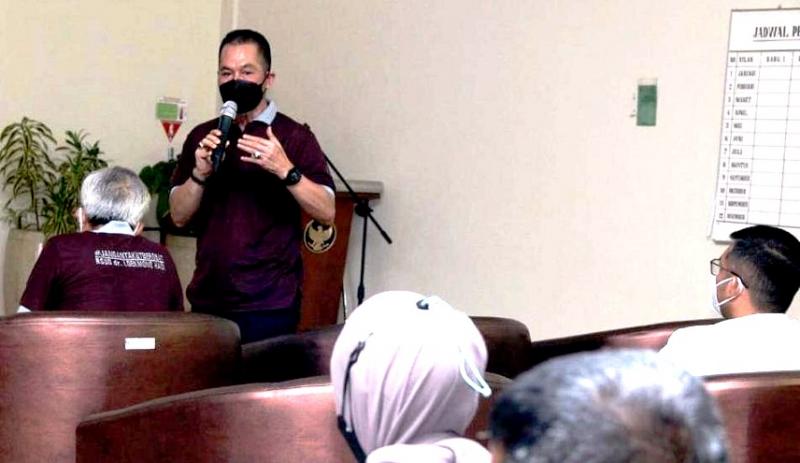 Bupati Kudus, HM Hartopo saat meluncurkan layanan kaki palsu di RSUD dr Loekmono Hadi Kudus, Jumat (12/11/2021). (Ist.)