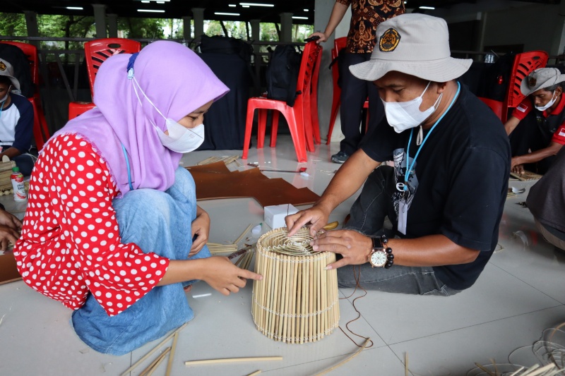 Saalah satu kriya dibuat di Geopark Ciletuh