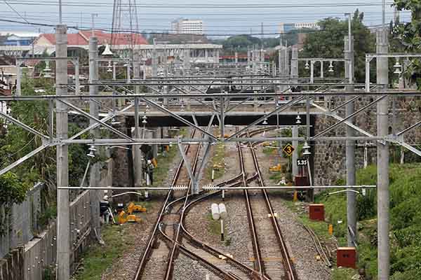 Overpass DI Panjaitan akan dibongkar untuk ditinggikan terkait lanjutan proyek elektrifikasi kereta rel listrik (KRL) Stasiun Solo Balapan - Stasiun Palur. (Solopos/Nicolous Irawan)