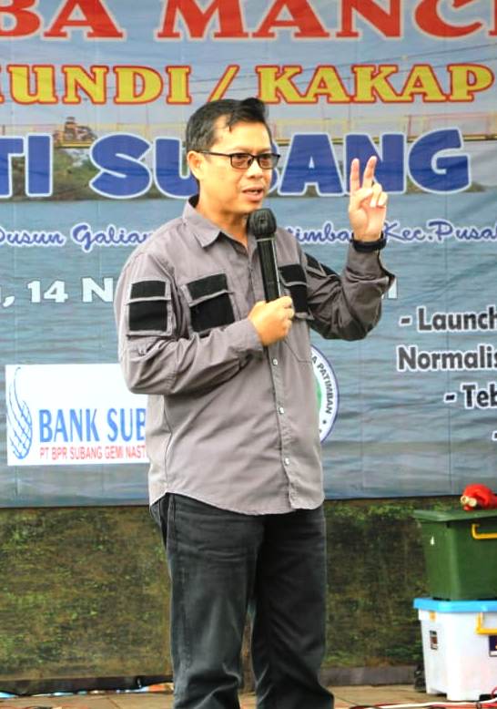Wakil Buapti Subang, Kang Akur saat membuka lomba mancing barramundi dan kakap putih di sungai Cipunagara. (Ist.) 