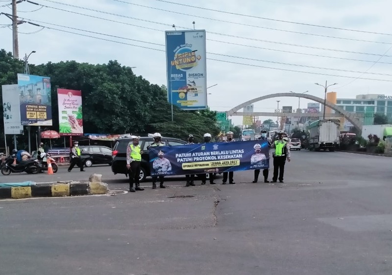 Hari kedua Operasi Zebra Jaya 2021, di Jalan HM Joyomartono, Bekasi Timur, terus berjalan pada Selasa (16/11/2021). Foto: ist.