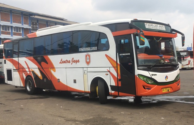 Bus Lantra Jaya tujuan Kota Agung-Lahat-Bekasi. Foto: BeritaTrans.com.