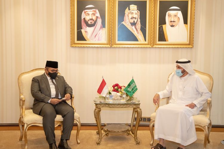 Menteri Agama Yaqut Cholil Qoumas Bertemu dengan Menteri Haji dan Umrah Arab Saudi H.E Tawfiq F Al-Rabiah di Mekah.