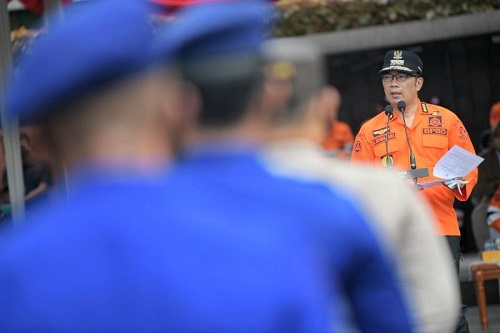 Gubernur Jabar saat apel siaga bencana di depan Gedung Sate, Selasa (23/11/2021). (ist.)