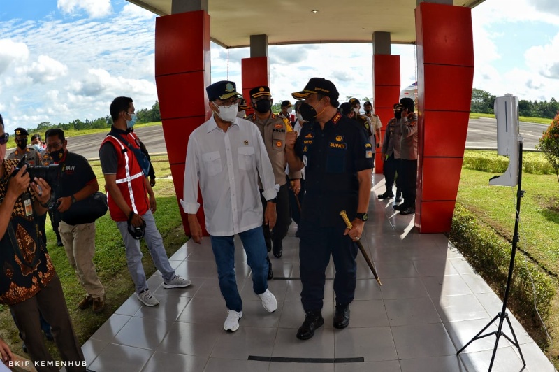 Menhub di Bandara Cilacap