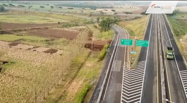 Akses jalan tol menuju Bandara Kertajati sudah mulai dilakukan. Diperkirakan akhir 2021 sudah bisa digunakan masyarakat.