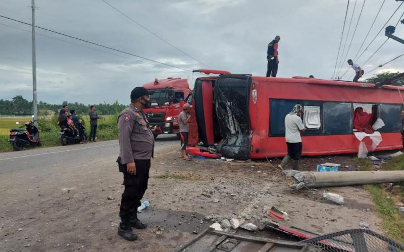 Kecelakaan bus dengan mobil pribadi di Jalan Lintas di Bireuen, Aceh, Sabtu (27/11/2021) mengakibatkan dua orang meninggal dunia. 