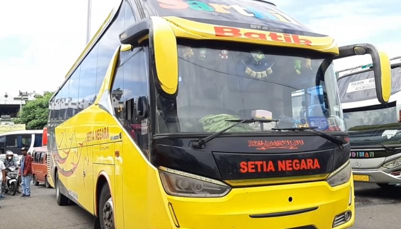 Bus Setia Negara tujuan Pekalongam diberangkatkan dari Terminal Bekasi, Ahad (28/11/2021).