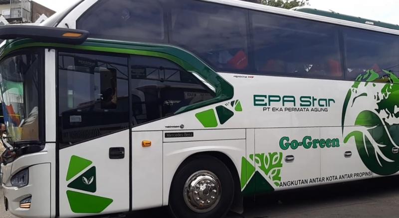 Bus EPA Star besiap berangkat dari Terminal Bekasi.