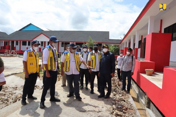 Menteri PUPR,  Basuki Hadimuljono meninjau pembangunan SDN 01 Kedamin Hulu di Kabupaten Kapuas Hulu. (Ist.)