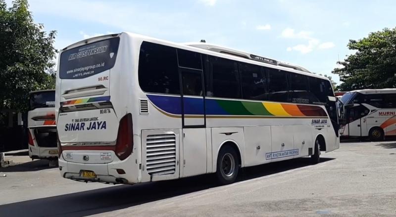 Bus Sinar Jaya berangkat dari Terminal Jombor, Yogyakarta, Kamis (2/12/2021).