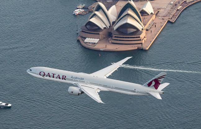 Kasus ketujuh yang dikonfirmasi di NSW dari strain Omicron melakukan perjalanan ke Sydney dengan penerbangan Qatar Airways.(Supplied: Qatar Airways)