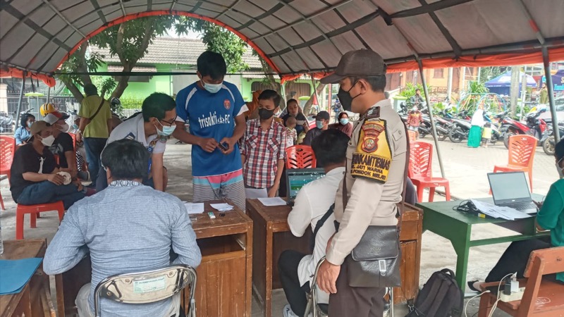 Program Vaksinasi dalam mencegah penyebaran Covid-19, Polres Metro Bekasi Kota bersama Kodim 0507 Kota Bekasi dan Pemkot Bekasi gencar melaksanakan vaksin bagi warga Bekasi.