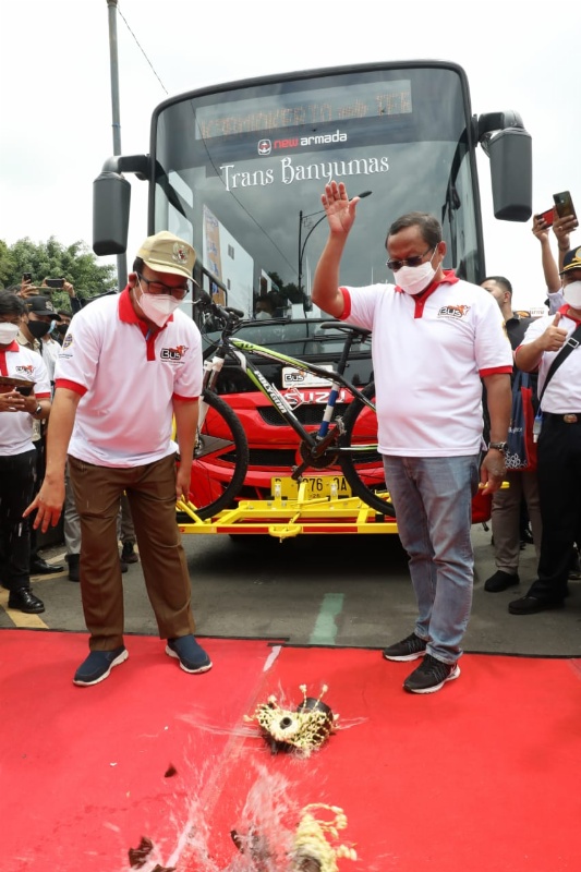 Dirjen Budi resmikan Teman Bus Banyumas, Ahad (5/12/2021)