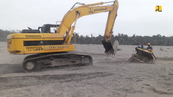 Kementerian PUPR turunkan tim dan alat berat tanggap darurat erupsi Gunung Sumeru di Lumajang. (Ist.)