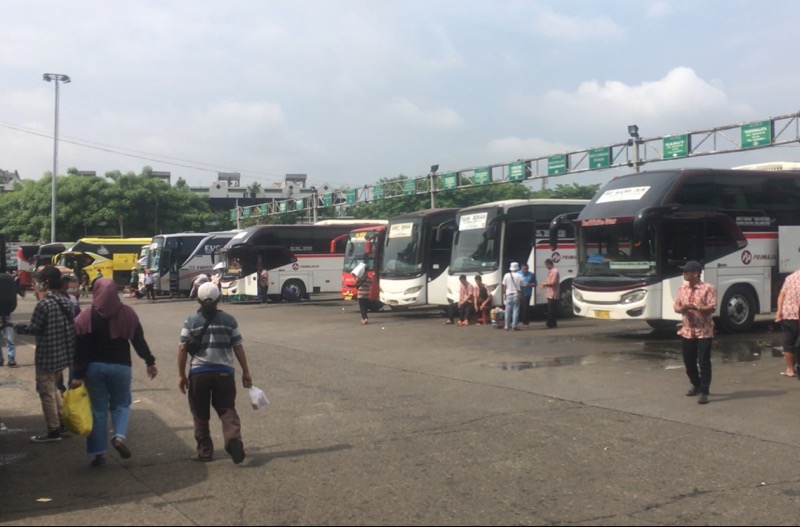 Selama dua hari Badan Pengelola Transportasi Jabodetabek (BPTJ) melakukan kegiatan pengecekan kelaikan operasional bus antarkota di Terminal Bekasi. Mendapatkan tanggapan positif dari pengurus bus Primajasa. Foto: BeritaTrans.com.