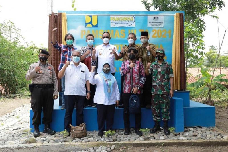 Bupati Kebumen, Arif Sugiyanto saat meresmikan program Pamsimas di Desa Jatimulyo, Kecamatan Alian. (Ist.)