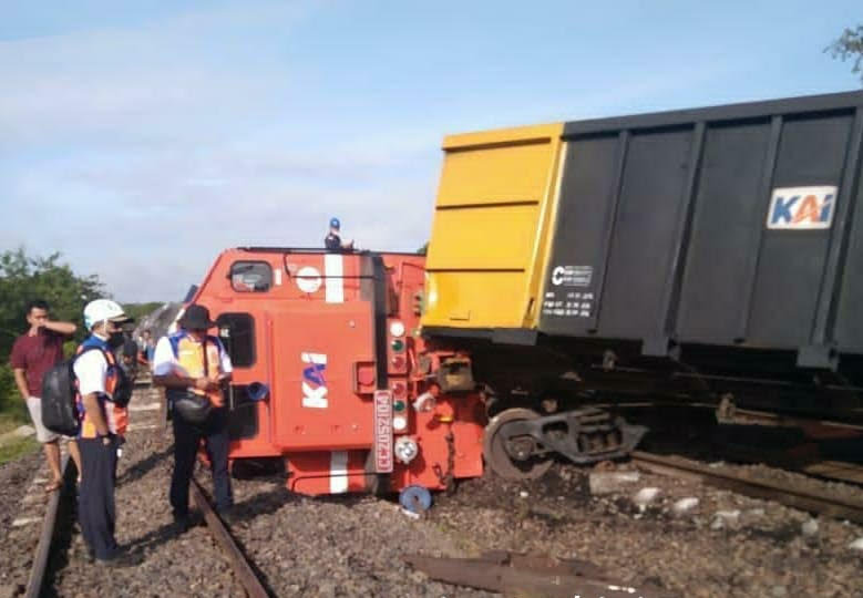 Kondisi kecelakaan kereta babaranjang terjadi di Muara Enim, Sumsel. Foto: Istimewa