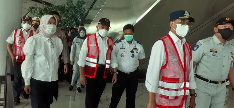 Menhub dan Menko PMK saat tinjuan kerja di Pelabuhan Penyeberangan