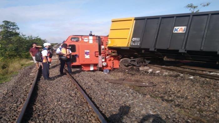 Dua KA Babaranjang bertabrakan di emplasemen stasiun Sumatera Selatan.