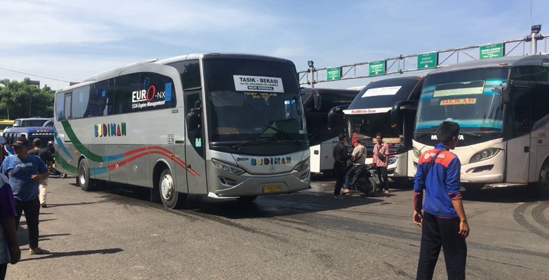 Bus Budiman tujuan Tasik - Bekasi berangkat dari Terminal Bekasi, Senin (13/12/2021). Foto: BeritaTrans.com.