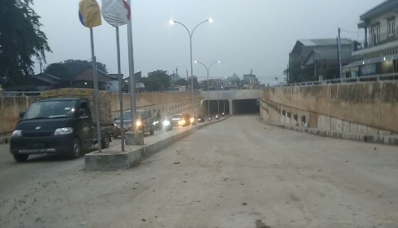 Trafik lalu lintas di underpass Cibitung (foto:BeritaTrans.com/aksi.i/ahmad) 
