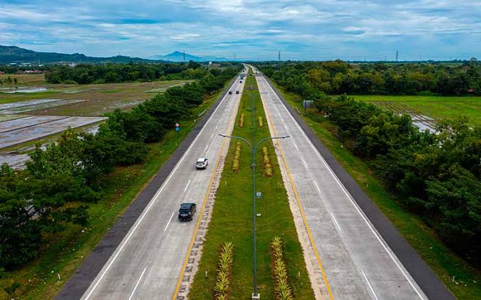 Ilustrasi: Kendaraan melintas di Tol Cipali Palimanan, Cirebon, Jawa Barat, Kamis (21/5/2020).