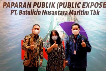 Komisaris dan Direksi PT Batulicin Nusantara Maritim Tbk. (BESS) berfoto bersama usai paparan publik. Foto: bisnis.com.