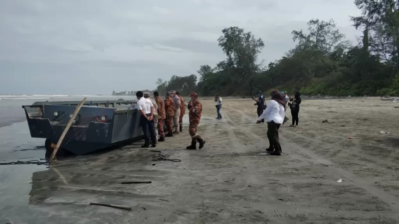 Tim KJRI Johor Bahru di lokasi kejadian (foto:istimewa/bbc.com)