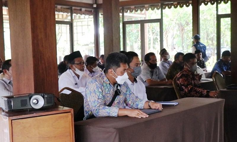 Suasana rapat evaluasi progam bantuan pembangunan infrastruktur Ditjen Cipta Karya KemPUPR di Aula Jambu Kluthuk Resto Parakan. (Ist.)  