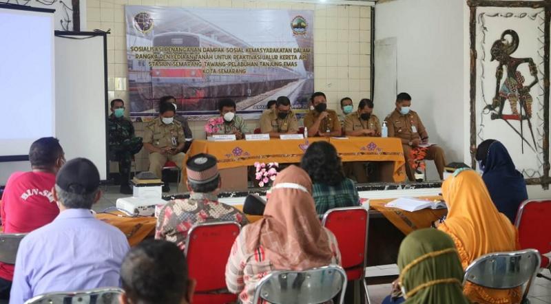 Sosialisasi penanganan dampak sosial kemasyarakatan daam rangka penyediaan tanah proyek tersebut, di Kelurahan Tanjung Mas, Senin (20/12/2021). (Ist.)