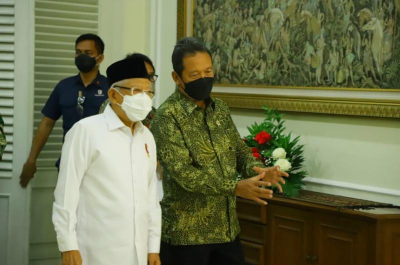 Menteri Kelautan dan Perikanan Sakti Wahyu Trenggono usai mengikuti Rapat Penanganan Kemiskinan Esktrem di Wilayah Pesisir di Istana Wakil Presiden, Jakarta, Selasa (21/12/2022).