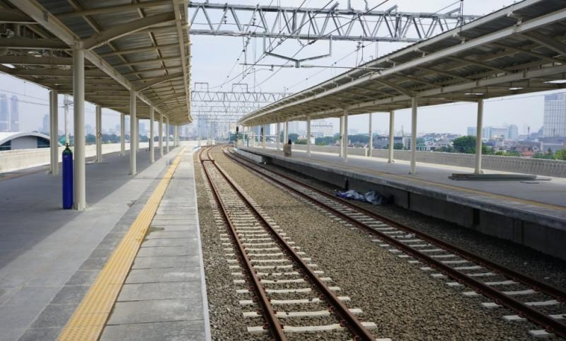 Jalur KRL line Bogor di Stasiun Manggarai mulai dioperasionalkan pada Sabtu (25/9/2021).