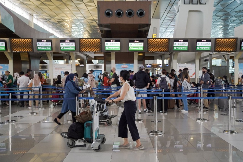 Penumpang di Bandara Soetta