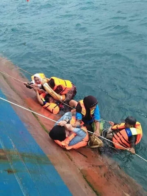 Foto ilustrasi penyelamatan korban kapal tenggelam