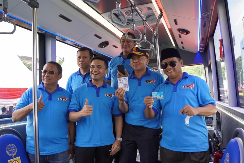 Dirjen Budi dan jajaran Pejabat Jabar menjajal Bus BTS Trans Pasundan