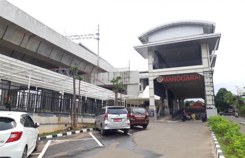 Pintu Barat Stasiun Manggarai semakin modern, tersedia jalur penumpang KRL dan jalur penumpang KA Bandara. 