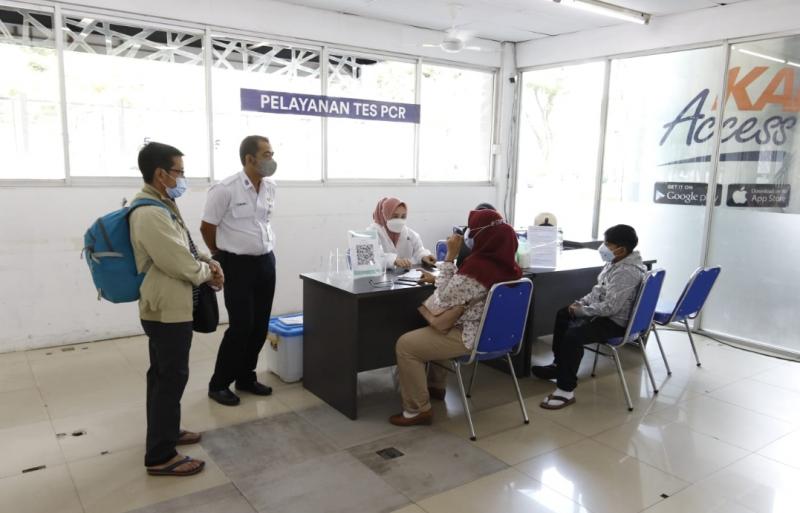 Layanan tes PCR di Stasiun. (Foto:Dok.KAI Daop 1 Jakarta)