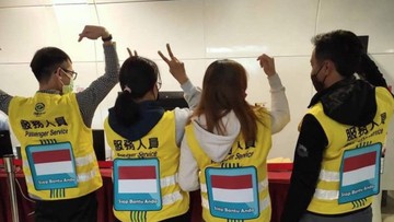 Sebanyak 20 warga negara Indonesia (WNI) turut berpartisipasi mengatur kelancaran perjalanan kereta MRT di Taipei, Taiwan, selama malam Tahun Baru 2022. (ANTARA/HO-GWO/mii)