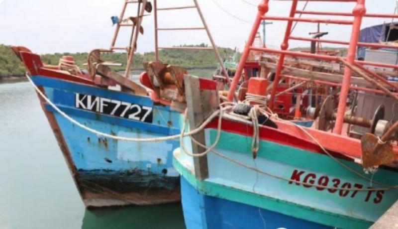 Dua kapal ikan asal Vietnam yang ditangkap aparat KKP di Laut Natuna Utara. (Foto: Margaretha/batamnews)