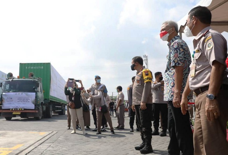 Gubernur Jawa Tengah, Ganjar Pranowo saat melepas ekspor pertanian di Pelabuhan Tanjung Emas, Semarang. (Ist.)