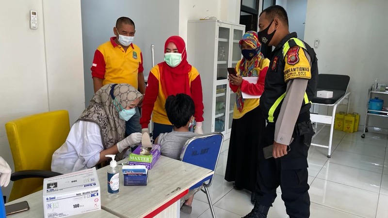 Polres Metro Bekasi Kota masih menggeber vaksinasi kepada masyarakat di wilayah Kota Bekasi. Foto: istimewa.