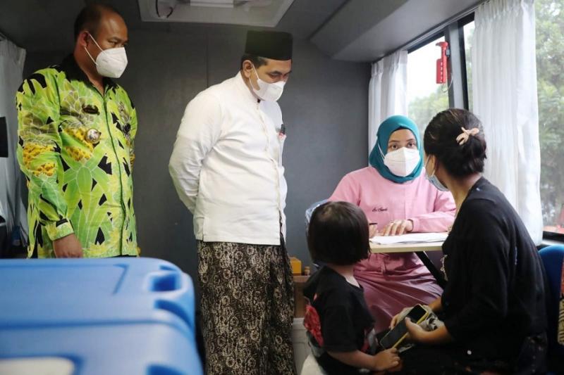 Wakil Gubernur Jawa Tengah, Taj Yasin Maimoen menyaksikan kegiatan percepatan vaksinasi di Kabupaten Pemalang. (Ist.)