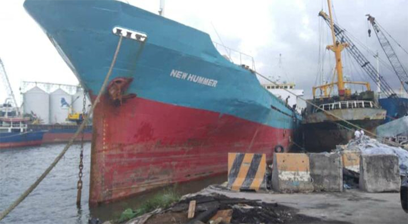 Kapal KM New Hummer sudah diatasi dan posisi kembali tegak (foto:istimewa:ksopsundakelapa)