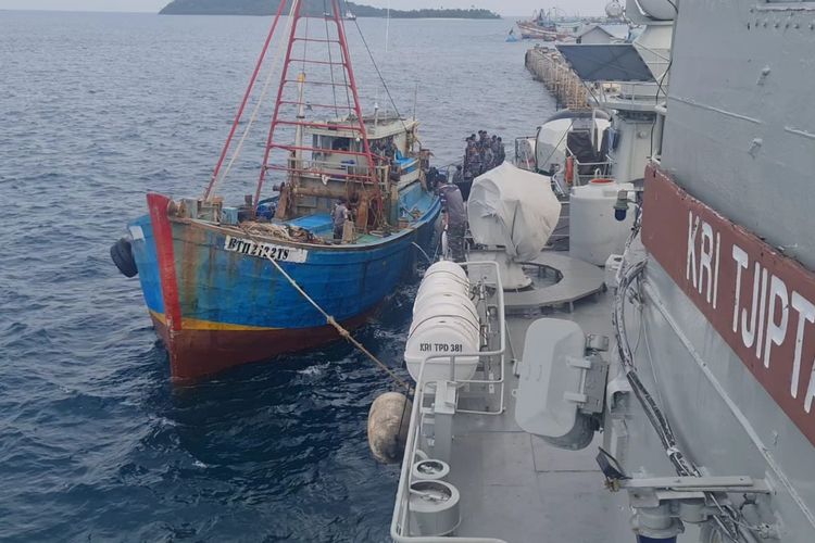 Kapal berbendera Vietnam diamankan TNI AL.